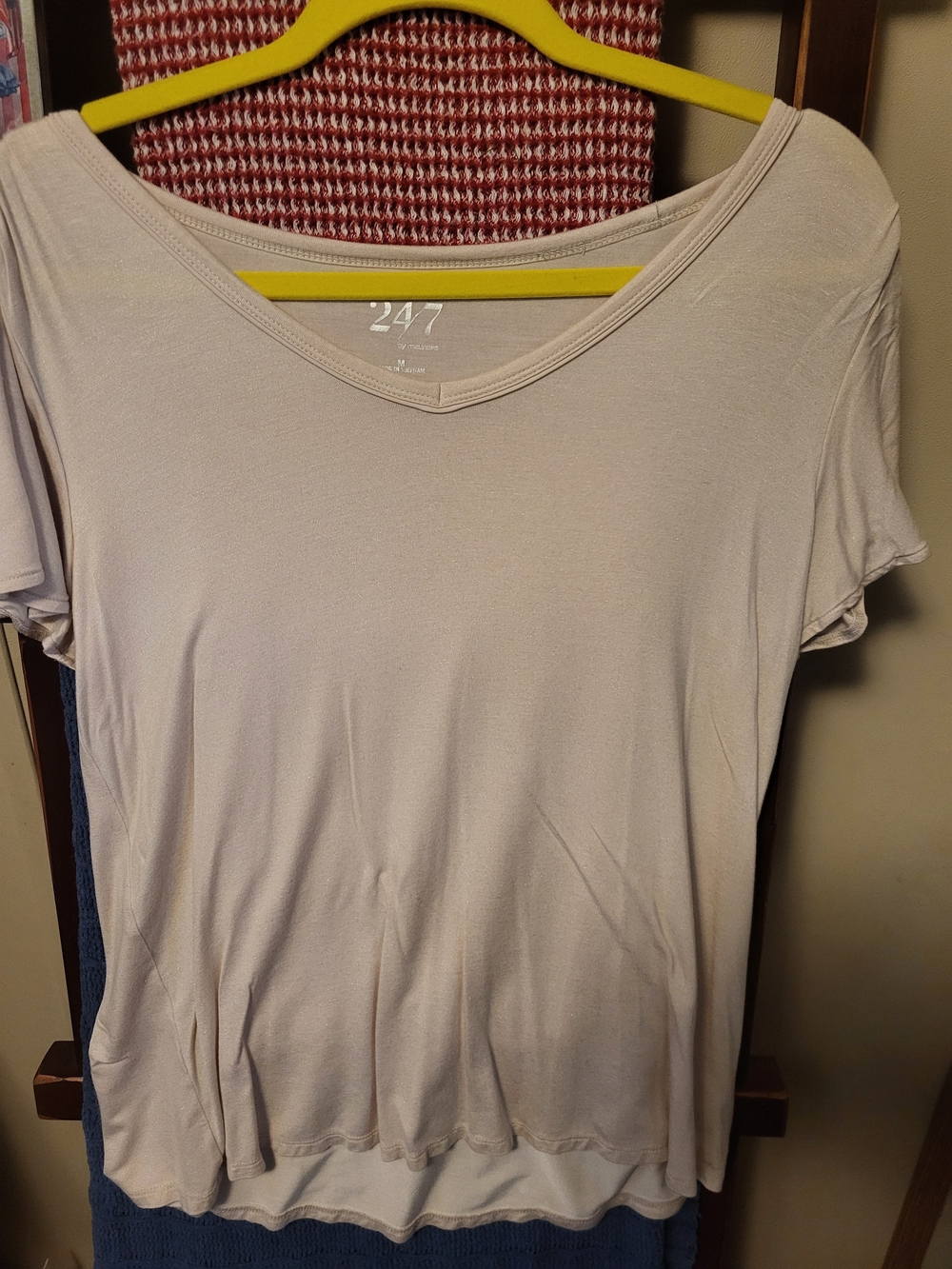 247 Women’s Cream V-Neck Short Sleeve Tee